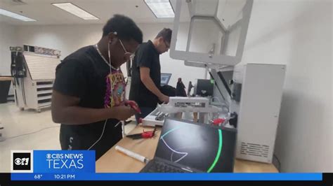 Success coaches 'dig a little deeper' to help Dallas College students ...