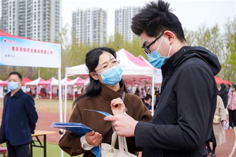 “校地携手 勇往‘职’前”，济宁医学院举办医药卫生专场招聘会-齐鲁晚报·齐鲁壹点