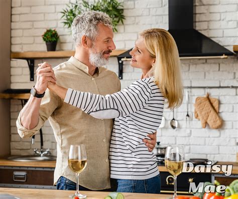 Everything You Need To Know About Older Woman-Younger Man Relationships ...