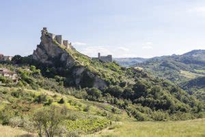 Ancient Italian 'Castle in the Sky' in Breathtaking Location Now ...