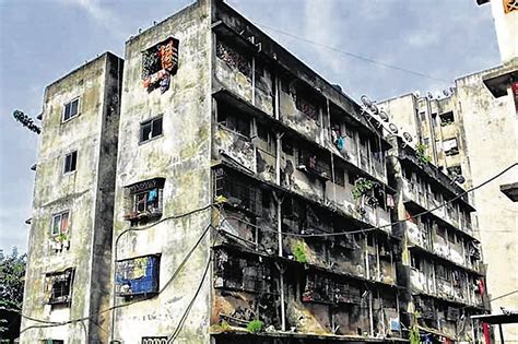 दक्षिण मुंबईत ७० इमारती अतिधोकादायक; म्हाडा देणार इमारत रिकामी करण्याची ...