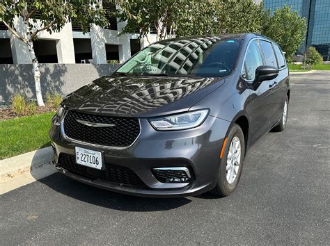 Rental Car ReviewL 2023 Chrysler Pacifica - Victory & Reseda