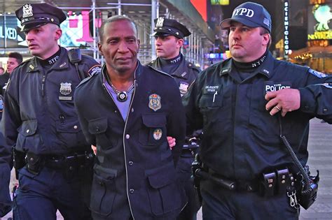 Cops clear out Times Square over bomb scare | New York Post