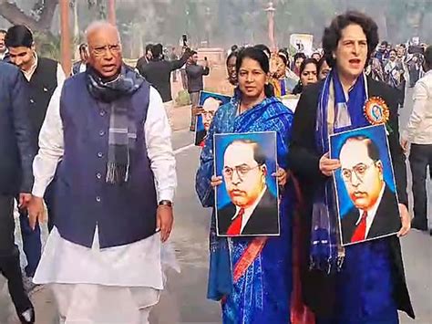 Priyanka Gandhi, Mallikarjun Kharge leave for Belagavi to attend 'Jai ...
