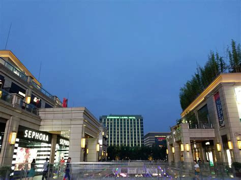 上海长泰广场购物攻略,长泰广场物中心/地址/电话/营业时间【携程攻略】
