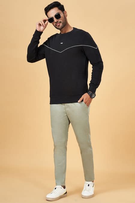 Black Solid Winterwear Full Sleeves Round Neck Men Slim Fit Sweatshirts ...