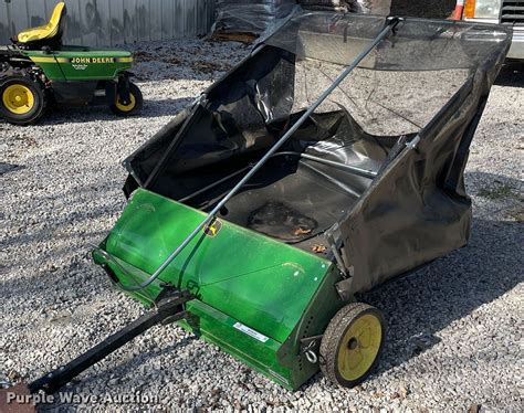 John Deere lawn sweeper in Belaire, KS | Item MY9239 sold | Purple Wave