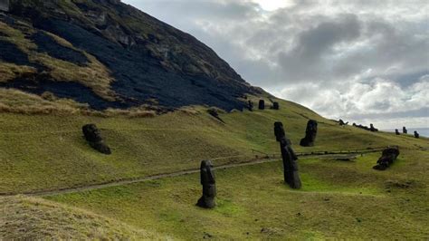 Wildfire on Easter Island causes 'irreparable' damage to ancient moai ...