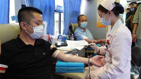 流动献血车开进滨河社区 居民、网格员热血传情-太原新闻网-太原日报社