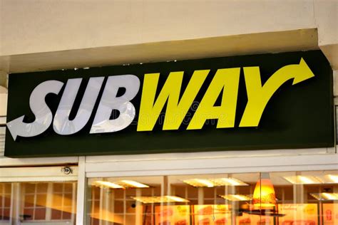 Subway Restaurant Sign 的图像结果