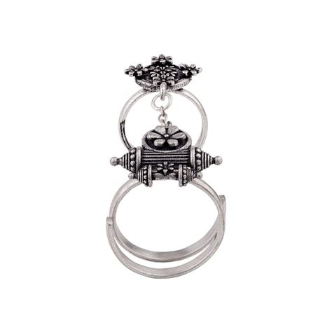 Nayantara Dual-Finger Statement Ring – VOYLLA
