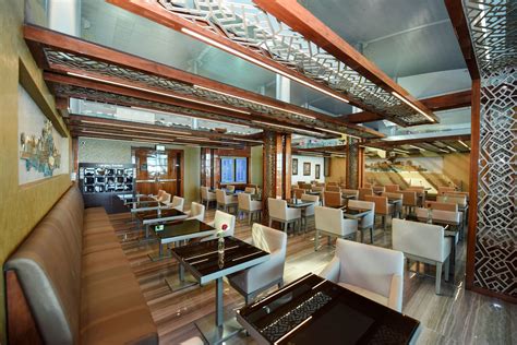 Emirates launches 30 lounges - Dubai People