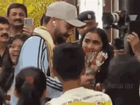 Both teams to train today before 2nd ODI: Fans flock to see Rohit ...