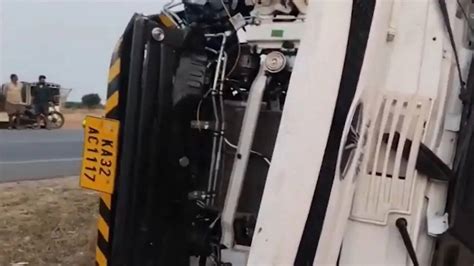 8 pilgrims killed as vehicle rams lorry in Andhra Pradesh's Kurnool