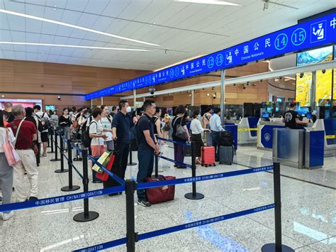 端午假期成都机场出入境人员多，通关提示看过来_人民号