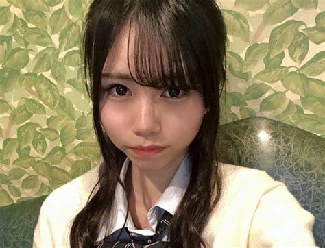 17YO Female Model Becomes Professional Player In League Of Legends