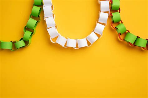 Paper chain Images - Free Download on Freepik