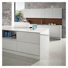 cuisine intemporelle cuisine blanche laqu 233 e avec ilot central et colonne haute cuisine intemporelle cuisine blanche laqu 233 e avec ilot central et colonne haute