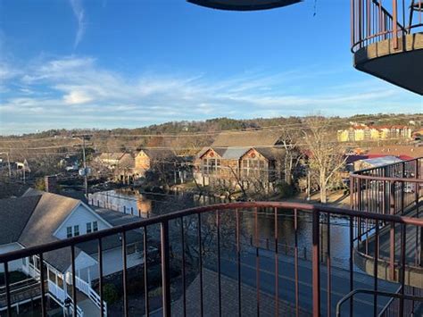 RIVERSIDE TOWERS (Pigeon Forge) - Hotel Reviews, Photos, Rate ...