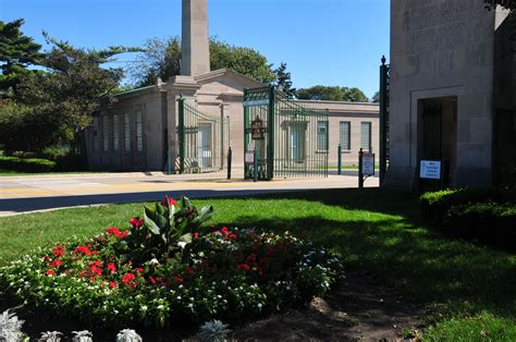 Holy Sepulchre | Catholic Cemeteries of Chicago