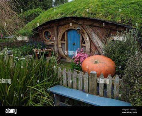 Bilbo baggins house hi-res stock photography and images - Alamy
