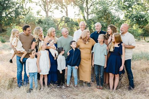 Extended Family Photo Session: 4 FAQs Answered!