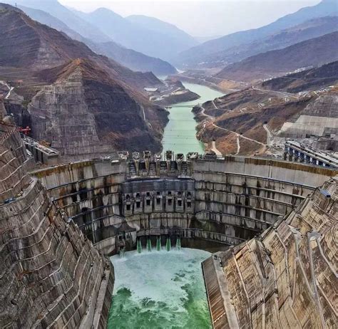白鹤滩水电站开始下闸蓄水 - 中国网