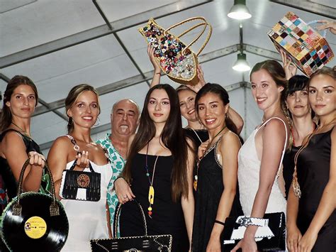 Bolsos de Portugal y vestidos de neopreno de La Raposa en la tercera ...