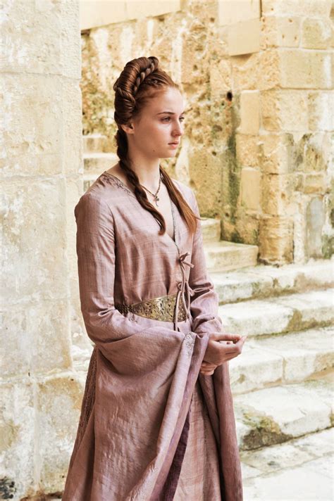 Sansa Stark still from Game of Thrones season 1 | Sansa stark costume ...