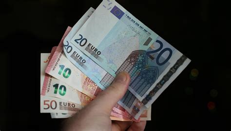 Gambler who carried out acts of deception at credit union has sentence ...