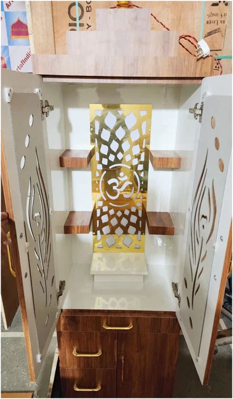 ARTOFINDIA/ Elegant Designer Brown Wooden Mandir With (Mor Pankh) Door ...