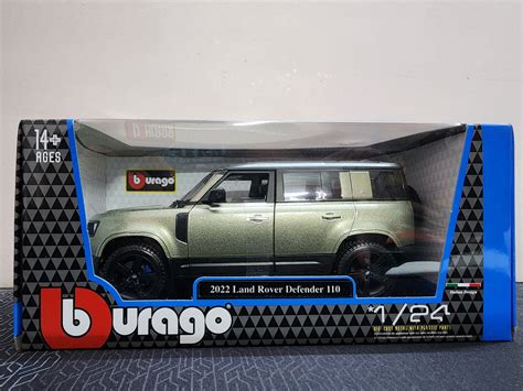 Bburago : Land Rover Defender - 1:24 – Zoomsters India