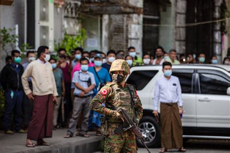 缅甸政变新动态（五）：数个城市爆发抗议军政府的活动 和平中进行_腾讯新闻