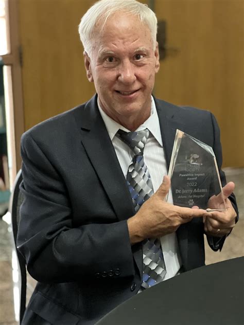 Dubuque veterinarian honored by humane society | Tri-state News ...