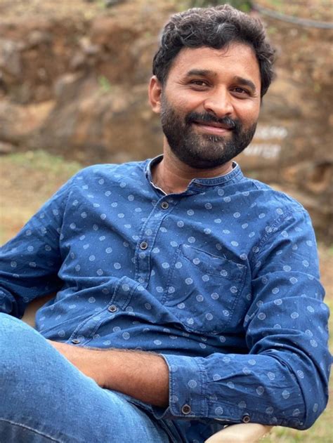 Suresh Gulage : View and Buy Suresh Gulage Paintings – Artazzle