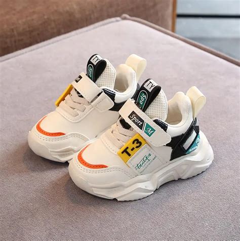 Kids Shoes 的图像结果