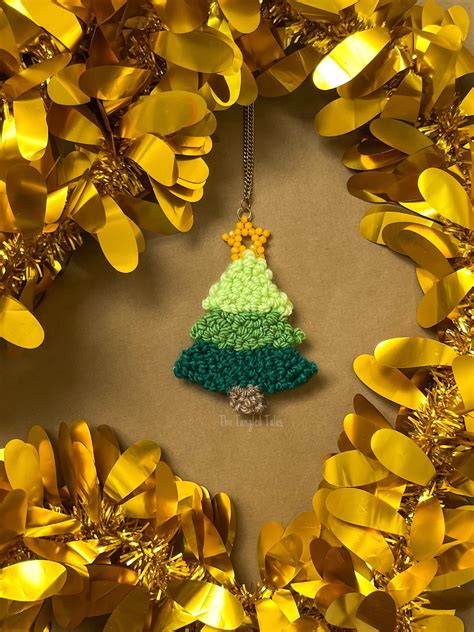 CHRISTMAS TREE NECKLACE – The Tangled Tales