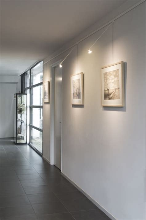 STAS multirail - picture hanging system with integrated lighting