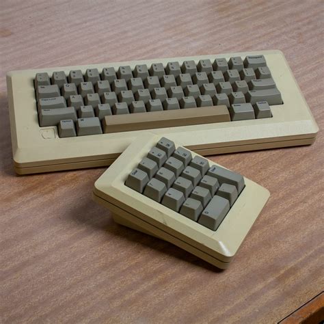 Apple M0110 Keyboard with Numberpad - Reboot Rentals