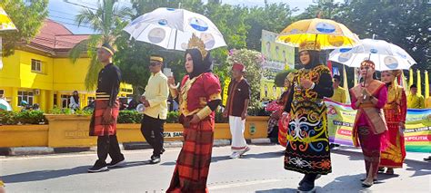 Indonesia Local People 的图像结果