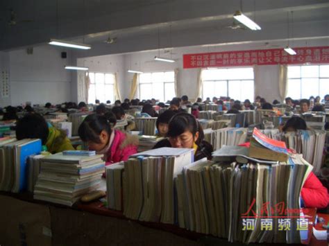 高中复读班一个班人数多达256人(组图)_新闻中心_新浪网