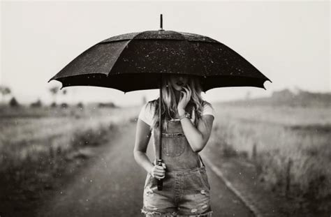 下雨的有意境的短句子 下雨天和心情很配的句子