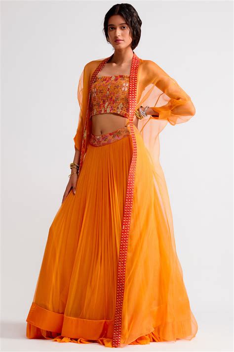 Apricot Twirl – Sukriti and Aakriti