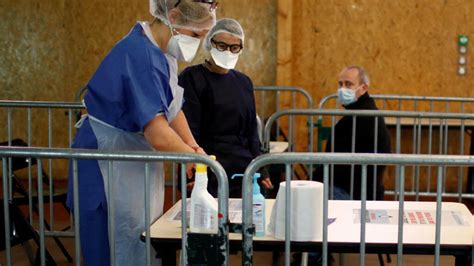 Covid-19: France breaks European daily record again with 208,000 new ...