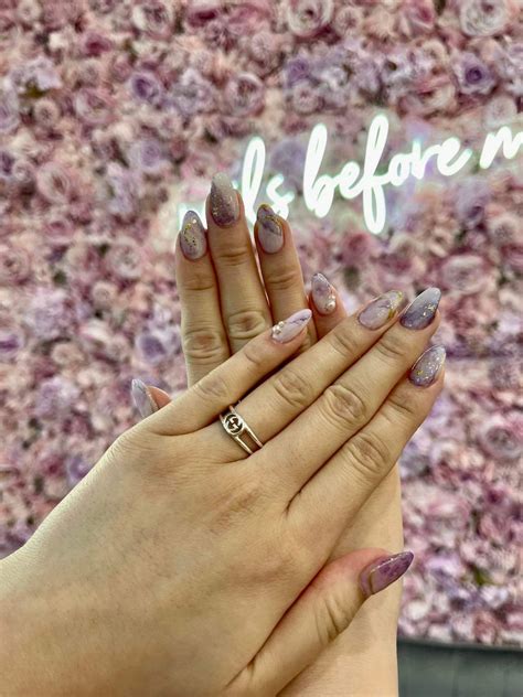 Modern Casual Nail Bar + Lounge - Square Nails Texas