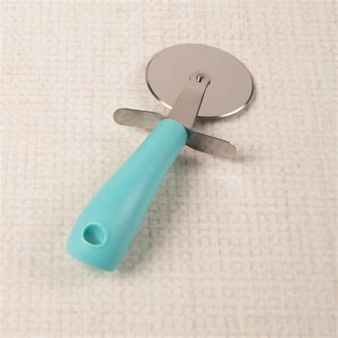 Buy Rosemary Solid Cutter - Plastic - Pizza Cutter 19 cm x 6.5 cm x 2.5 ...