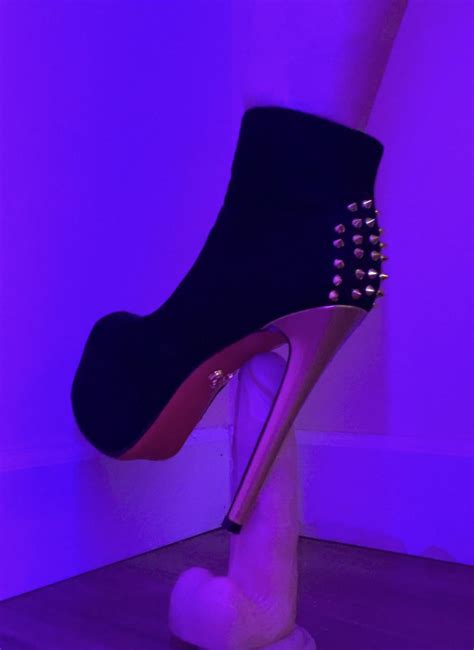 My favourite pair to stomp with 💋 : r/BallBusting