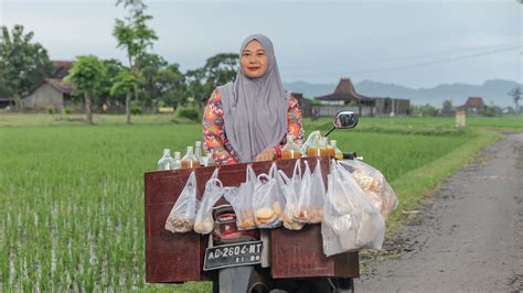 Jamu is the women-led tradition that harmonises health and community in ...