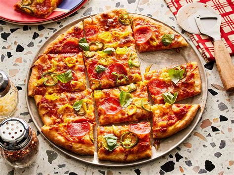 The Pizza Real Chicagoans Pick Over Deep-Dish Every Time