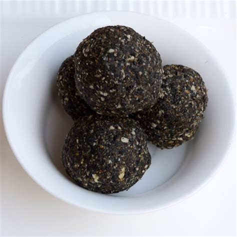 Best Quality Sweetened White Sesame Balls (Ellunda) - Best Natural Products